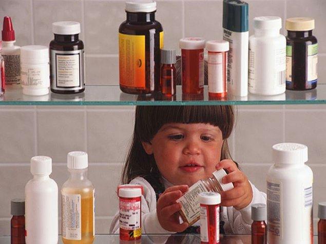 4. Kullandığınız medikal ürünleri, ilaçları mutlaka kilitli dolaplarda saklayın.