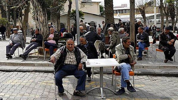 📌 Türkiye nüfusunda orta yaşlı kişi sayısı yükseldi.
