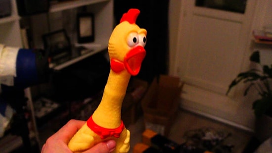 Шедевральное исполнение Despacito резиновым петухом