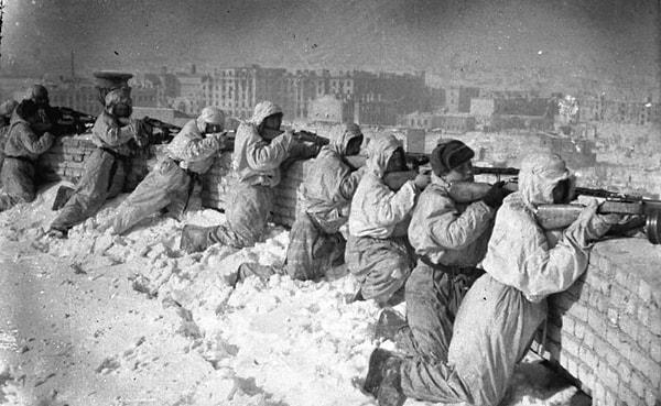 14. İkinci Dünya Savaşı’nda ölen her 1 Amerikan askerine karşılık 92 Sovyet askeri öldü.