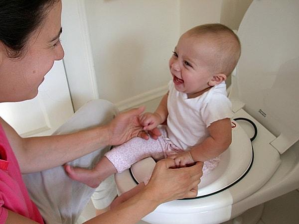 3. Bazı bebekler daha erken çağda bezden ya da ıslaklıktan rahatsızlıklarını dile getirirler. Bu, onlar için uygun zaman olabilir.