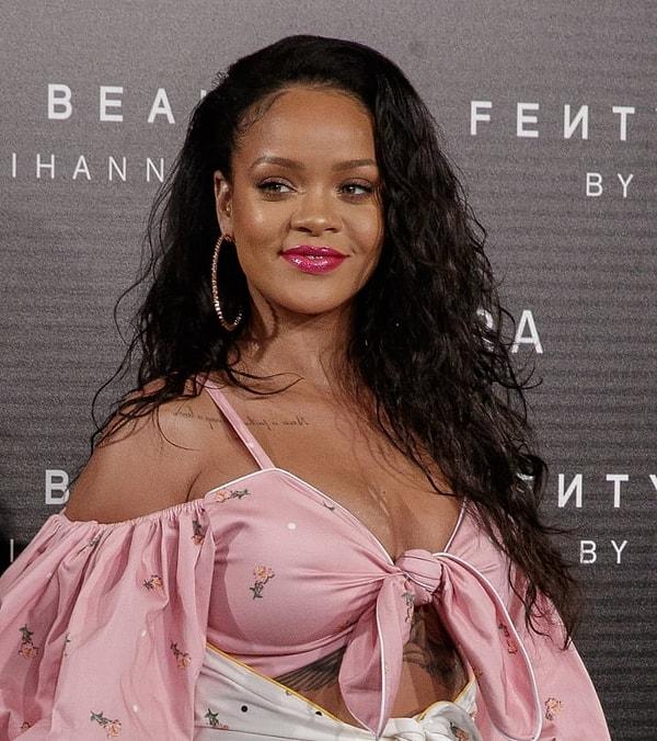 Rihanna'nın yepyeni makyaj ürünleri serisi Fenty son zamanlarda herkesin dilinde!