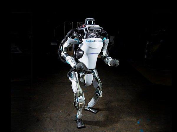 Boston Dynamics'in insansı robotu Atlas, yeni kabiliyetiyle şaşırtmaya devam ediyor.