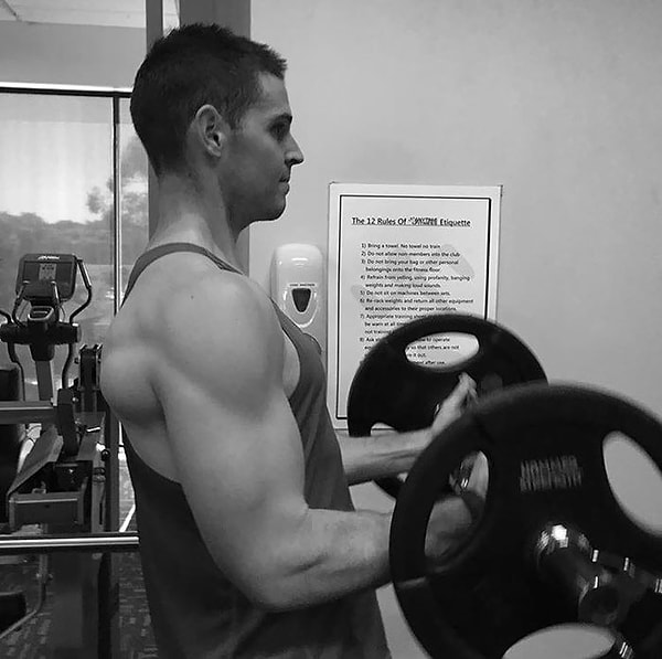 8. «Я, можно сказать, пристрастился к тренажерному залу, к спорту. Мне нравится бегать и заниматься вместе с братом», — рассказывает Руан.