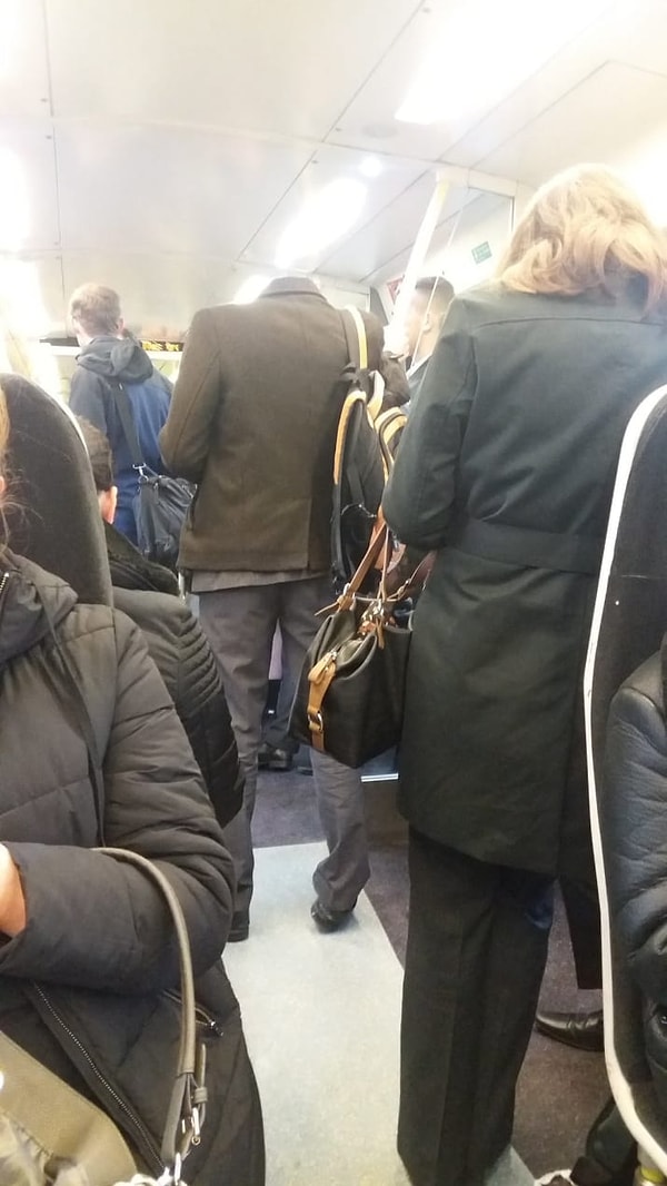 11. Что вы сделаете, если увидите в общественном транспорте человека без головы? 😵