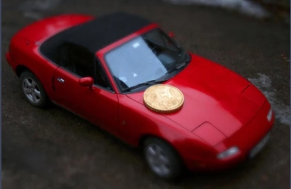 17. Это машина маленькая, или монетка большая? 🤔