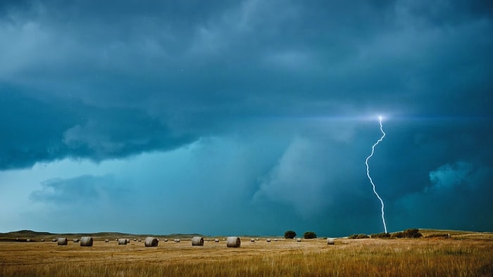 Ağır Çekim Görüntülerle Doğanın Ürkütücü Güzelliği: Yıldırımlar