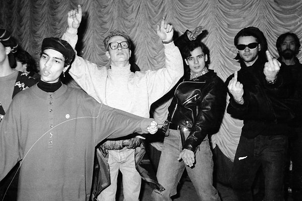 Среди российских селебрити не прочь окунуться в прошлое Рената Литвинова и Ксения Собчак.