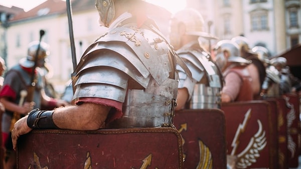 7. Подростки шли в армию