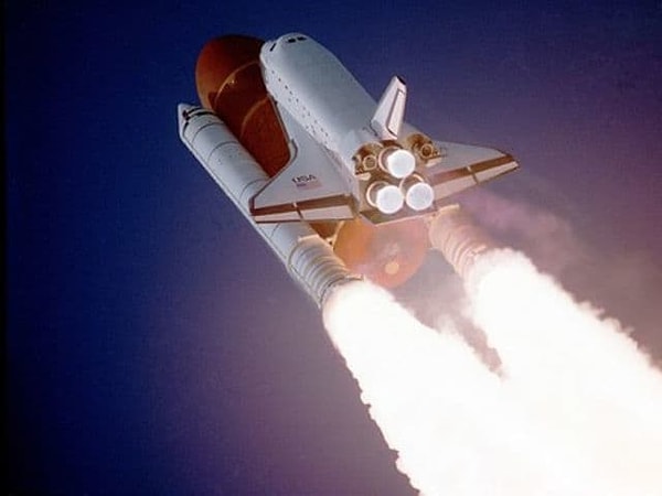 9. Кто открыл закон земного тяготения?