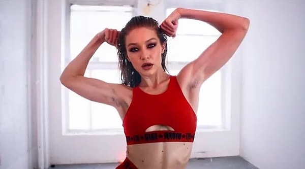 Небритые подмышки же, скорее всего, символизируют женскую свободу 😂