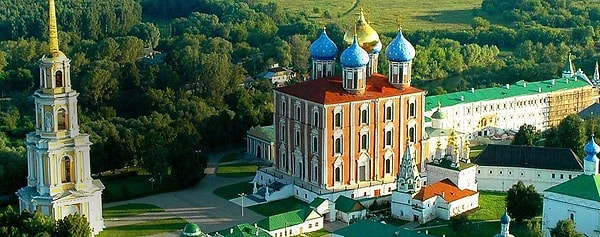 11. Кремль какого города запечатлен на снимке?