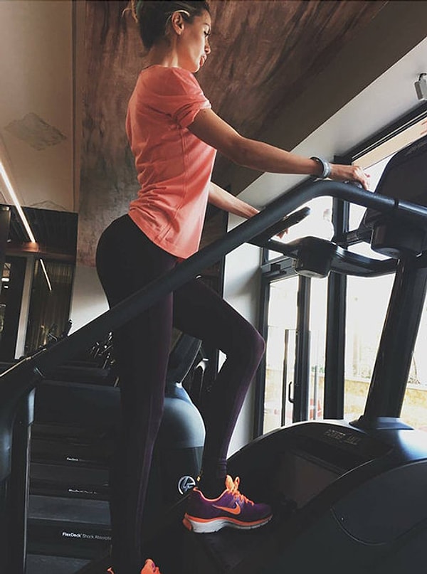 7. Виктория Боня и её выросший как на дрожжах орех 🌰