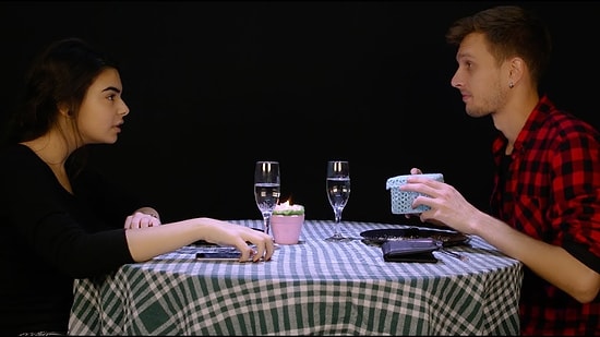 Kadın Bulunan Ortamlarda Erkeklerde Görülen 5 Değişim