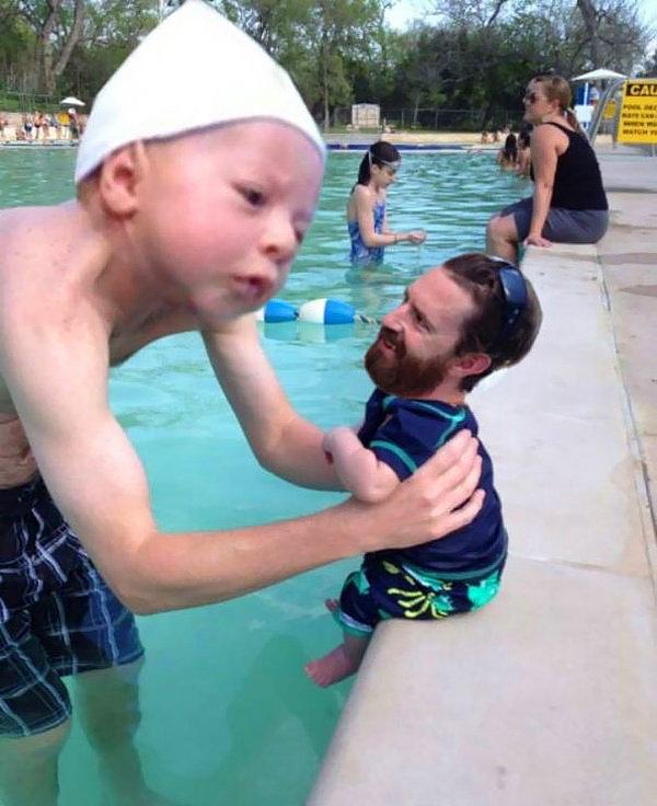 19. "Arkadaşım oğlunu geçenlerde havuza götürdü. Dayanamadım."