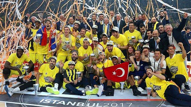 13. Olympiakos'u 80-64 mağlup eden Fenerbahçe, tarihinde ilk kez Euroleague şampiyonu oldu.
