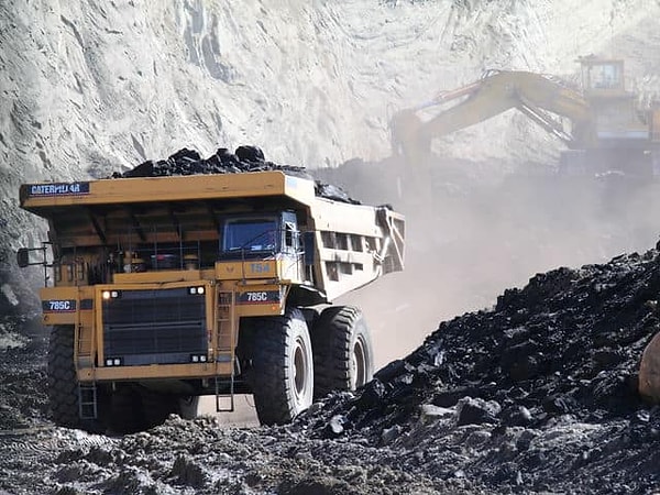 10. Пример первичной промышленности - добыча угля; вторичной - автомобилестроение; третичной - ...