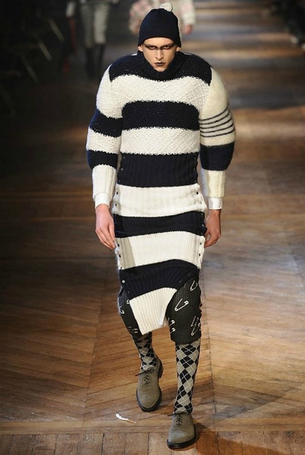 2. Что-то Семейка Адамс вспомнилась...