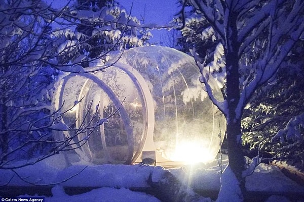 У вас также будут такие удобства, как кухня, туалет, душ... Но это в общем помещении, поэтому вам придется выбраться из своего теплого шара.