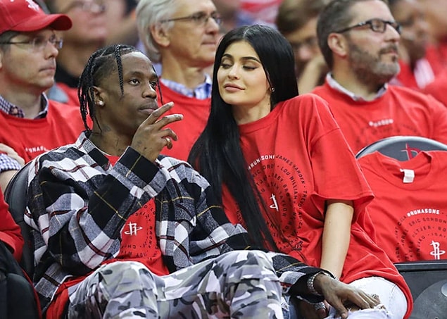 Hesaplarımıza göre Travis ve Kylie Ocak ayında bebeklerini kucaklarına alacaklar.
