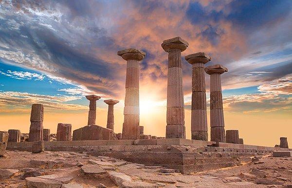 6. Çanakkale'deki Assos Arkeolojik Alanı, Balıkesir Ayvalık Endüstriyel Kültürel Peyzajı ve Konya'daki İvriz Kültürel Peyzajı da "UNESCO Dünya Mirası Geçici Listesi"ne kaydedildi.