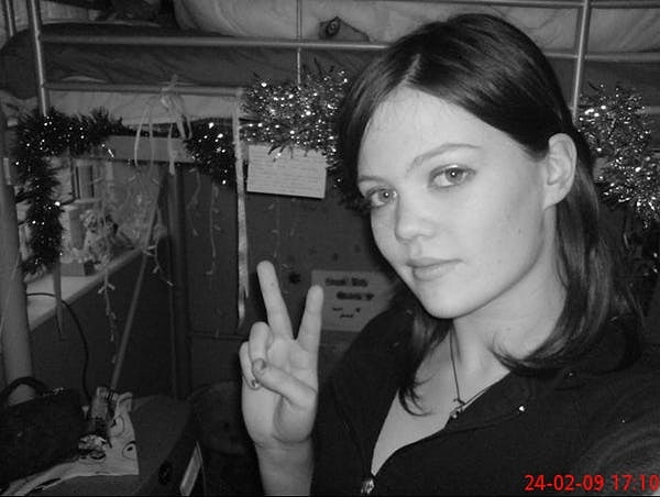 11. Она не одна на фото