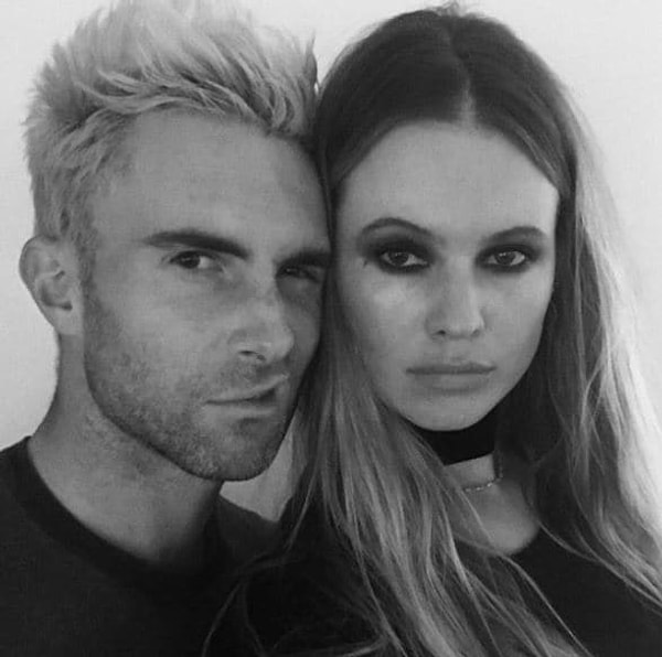 1. Адам Левин и Бехати Принслу встречаются с 2012 года. Пара поженилась в 2014