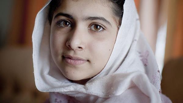 İşte tam da o günlerde, Malala bir karar verdi; okuyacaktı ve hatta kendisi gibi olan tüm kız çocuklarının da okumalarını sağlayacaktı.