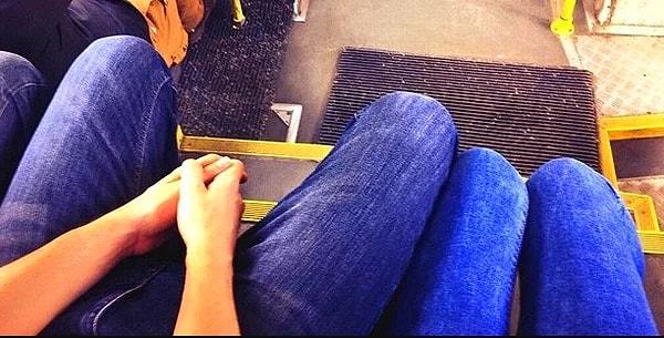 M.T.A, belediye otobüsünde bacaklarını açarak yanında oturan A.T'yi rahatsız etti.