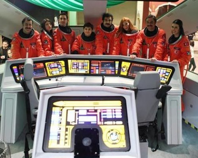 7. NASA, başka bir uzay aracındaki astronotlardan, kendi astronotlarına gelen ilk mesajı çözdü: "ŞAFAK KAÇ?"