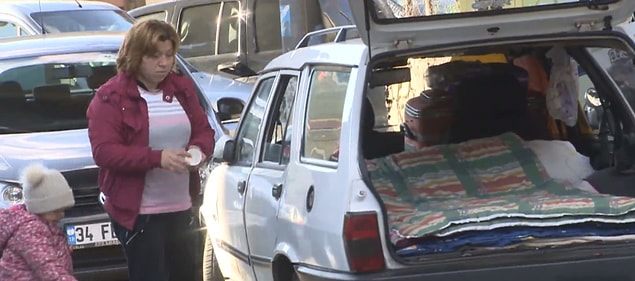 Aylardır çocuklarıyla bir arabanın bagajında yaşamak zorunda kalan Ayla Atay'ın tek isteği başlarını sokabilecekleri bir ev.