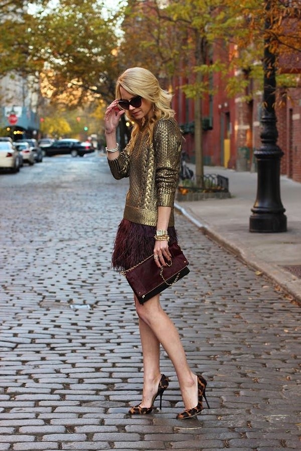 3. "Металлический" свитер