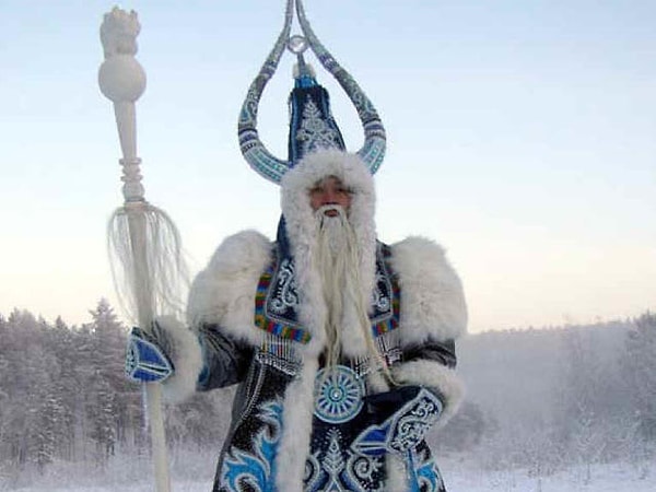 3. Дедушка Мороз, конечно же, празднует Новый год в...?