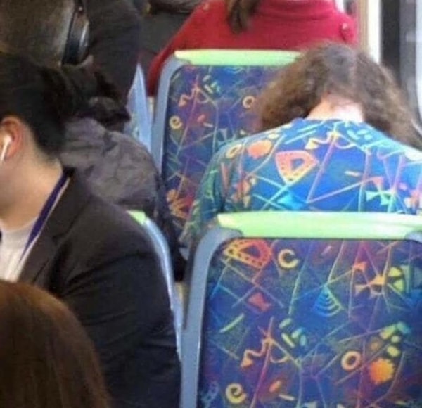 5. Остается только догадываться, где она закупалась тканью на платье