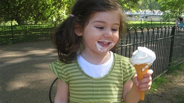 14. Dondurmayı ağzıma yüzüme bulaştı mı diye düşünmeden tadını doyasıya çıkararak yemek.