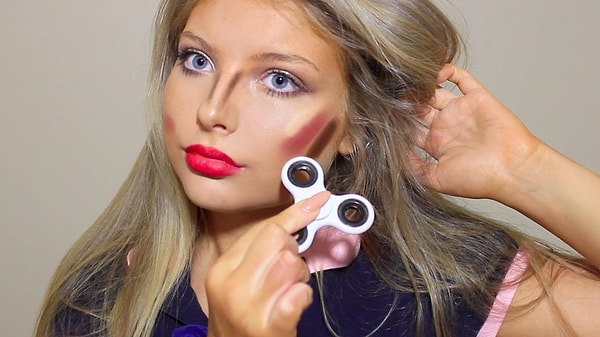 2. Нанесение макияжа с помощью крутящегося спиннера