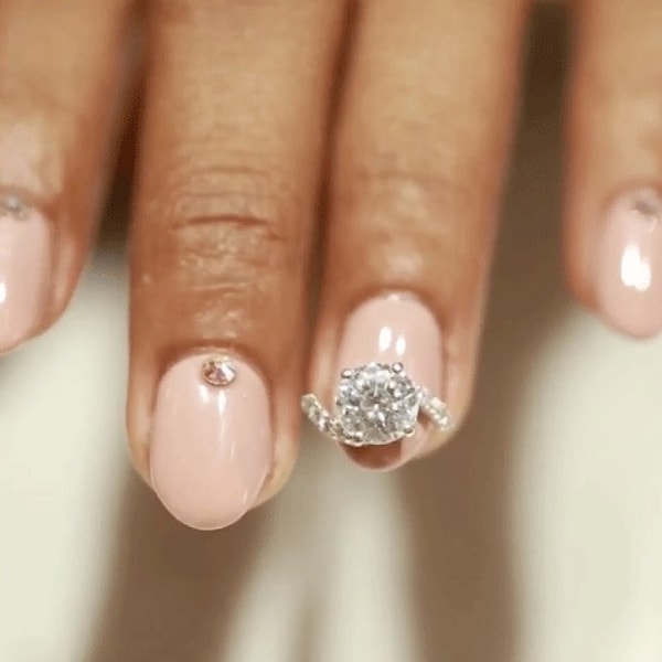 4. Нереально дорогой маникюр