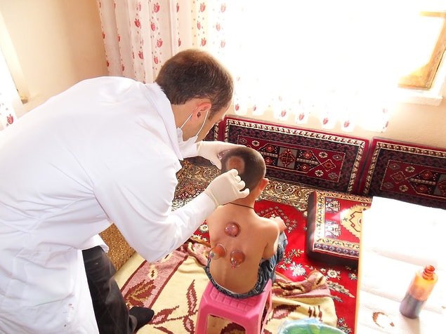 'Aşı yaptırmak istemeyen aileler bize geliyor'