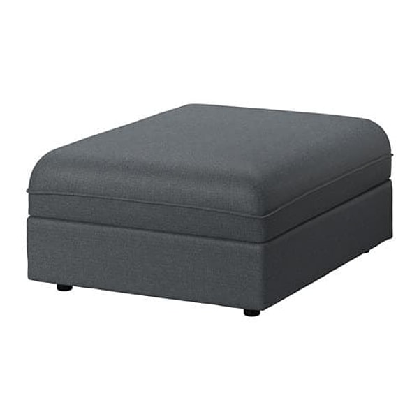 Новые колесики и ткань помогут преобразить старый надоевший пуфик.