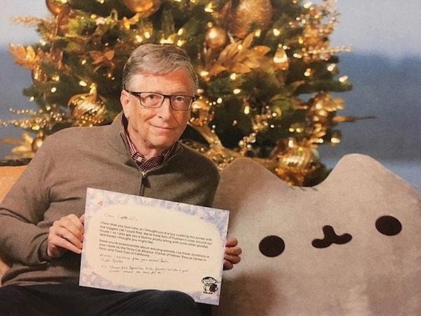 Microsoft CEO'su Pusheen ile profesyonel bir fotoğraf çekimi yaptırmış ve VietteLLC'ye kedilerle ilgili özel bir mektup da yazmıştı.