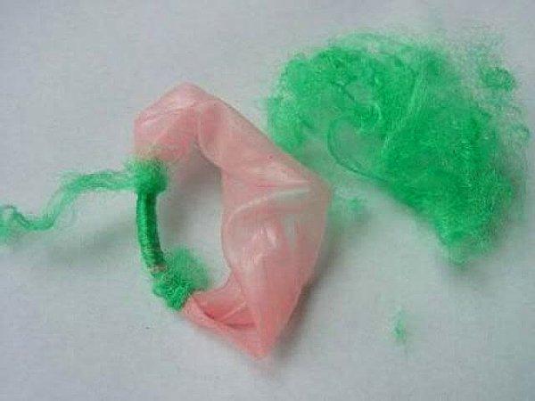 16. Çin'de bir üreticinin saç tokası sırrı; kondom!👇😱