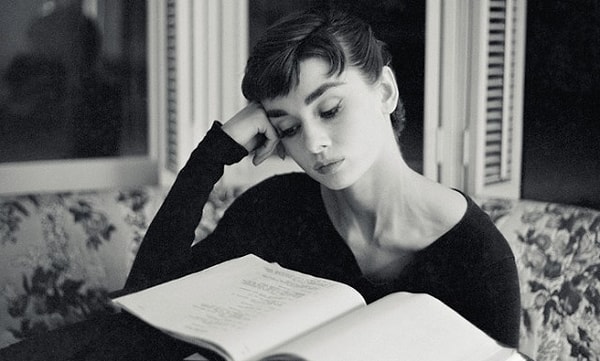 8. «Мистер и миссис Дурслей, из дома № 4 по Бирючинной улице, гордились тем, что они, спасибо преогромное, люди абсолютно нормальные. Трудно было вообразить, что они окажутся замешаны в делах необычных или загадочных – они не признавали всякой там чепухи».