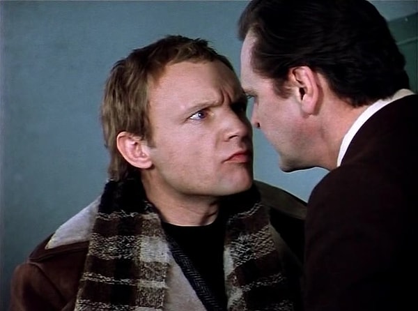 5. Где в фильме можно увидеть Эльдара Рязанова?