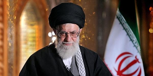 İran'ın ruhani lideri Ayetullah Ali Hameney, hafta içinde yaptığı açıklamada hükümetin ekonomi politikalarını eleştirmiş ve yüksek enflasyon, artan fiyatlar gibi sorunların çözülmesini istemişti.