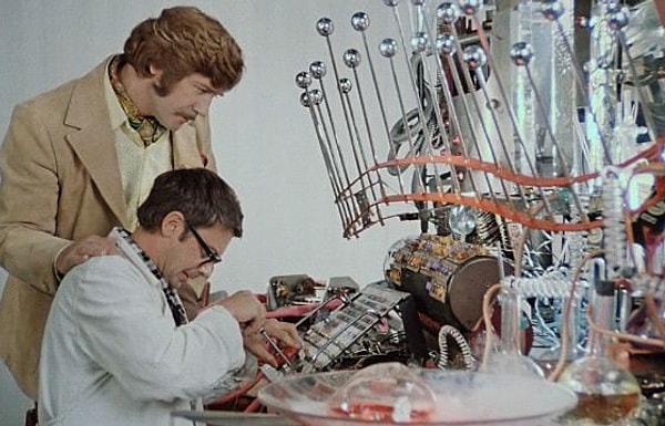 2. Из-за чего перестала работать машина времени Шурика?