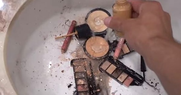 1. И что только всё это богатство делает в раковине, скажите на милость?