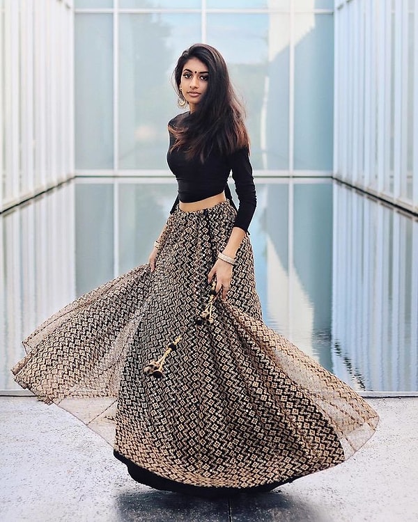 9. А вот и сама красавица Хамель Патель: