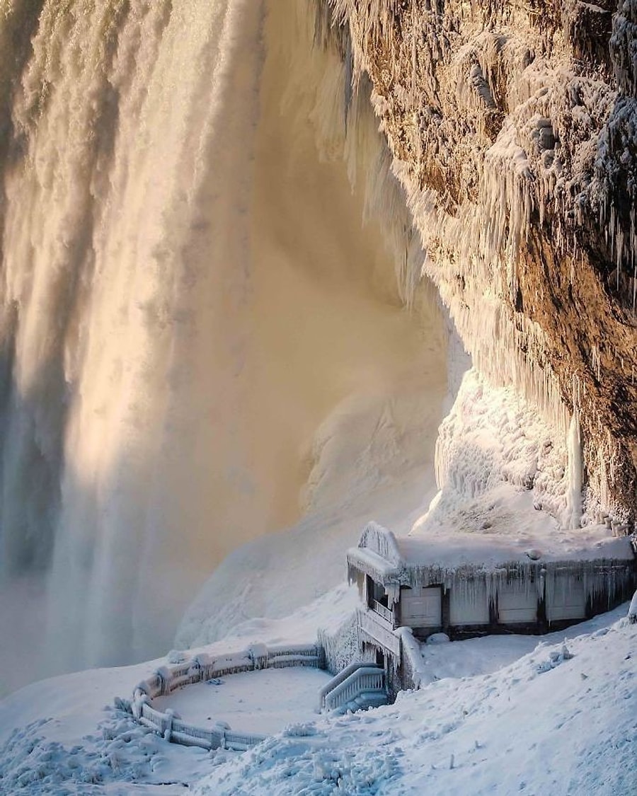 Doga Yine Buyuluyor Nefesleri Kesecek Guzellikte Niagara Selalesi Nin Donmus Halinden 23 Kare Onedio Com