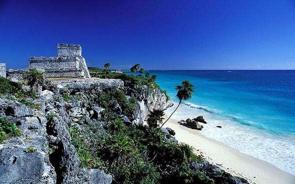 # Meksika’nın otuz iki eyaletinden biri olan Quintana Roo’nun içinde yer alan Tulum, turkuaz denizi ve bembeyaz kumsalı ile meşhur…