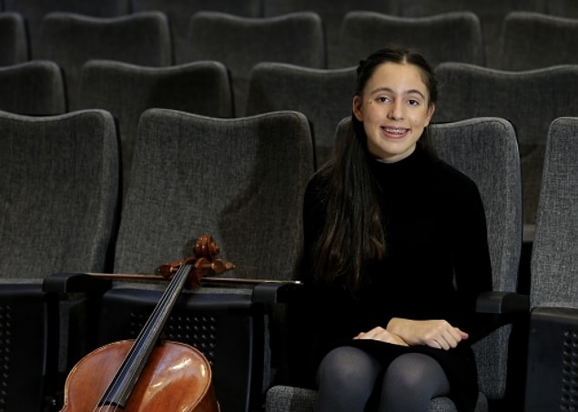 Arya Nur bu enstrümanda kısa sürede gelişim gösterince, Litvanya'da düzenlenen "Kaunas Sonorum 2017 Genç Müzisyenler Uluslararası Müzik Yarışması"na katıldı ve bu başarıyı elde etti.